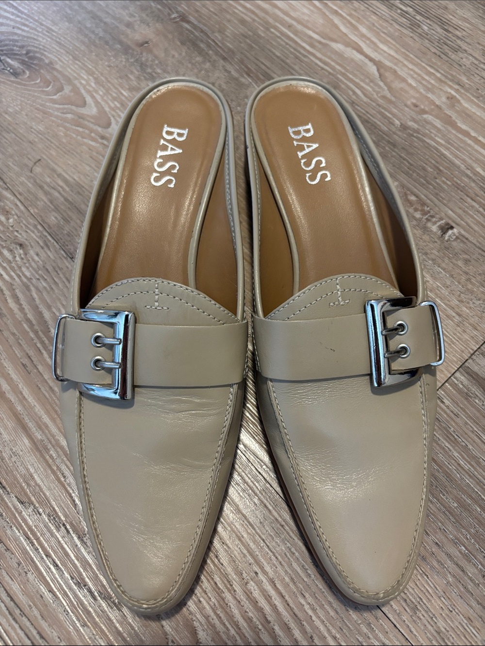 BASS Women's Cream Leather Buckle Loafers/Mules